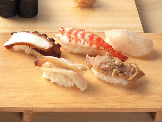 【送料無料　激レア商品】 浅草・美家古寿司の嫁そだて味しこみ / 内田栄一 五代目 内田 正 親方と六代目 山下大輔 親方が揃って漬け場で