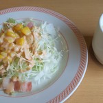 ジョイフル - オムライスのサラダとスープ