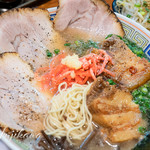 幸福軒 - チャーシューと豚の角煮マシマシ麺
