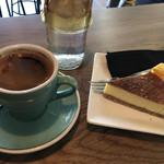 モジョコーヒー - ニューヨークチーズケーキとアメリカーノで930円