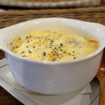 灯 - マッシュポテトとソーセージのグラタン