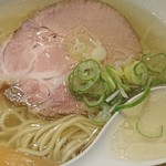 翔鶴 - ホント画になってるよな。チャーシュー、刻みねぎ、海苔、シナチク、麺、スープ。