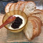 三代目 まる天 - チーズ豆腐 バケット添え + バケット（追加）