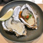 三代目 まる天 - 三陸 生ガキ 2個（レモン + ポン酢）