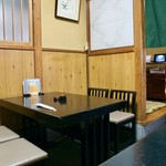 石ばし - 玄関脇のお一人様用のテーブル席