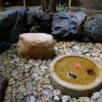 石ばし - 雨受け♪ 今日は金魚ちゃん♥