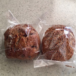 パン ド ブラン - ライ麦イチジク300円、ライ麦アマニ270円