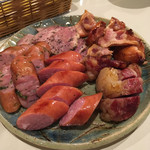 シロクマ食堂 - ソーセージ他盛り合わせ