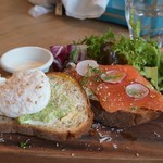 RHC CAFE - アボカドトースト