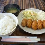 まんぷくキッチン - カキフライ定食ご飯大盛り