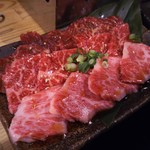 ホルモン焼肉 肉の大山 - 三種盛り(カルビ・ロース・ハラミ) 1,598円