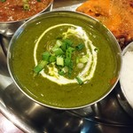 Ritoru Indhia - サグマッシュルーム
                        ほうれん草とマッシュルームのカレー
                        野菜の甘みなのか、辛さが緩和される感じ。これは絶対激辛にすべきだった