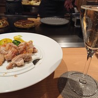 鉄板DINING O - 朝引き鶏の瞬間スモークとグラススパークリング
                ('2018.12月)