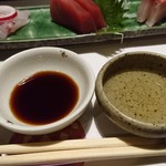 秀月 - お造りの刺身は二種類の刺身醤油で！