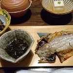 秀月 - 朝食の焼き魚ともずく酢