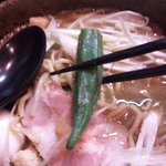 麺屋彩々 - オクラ一本丸々IN
