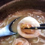 麺屋彩々 - 煮玉子こんな状態。