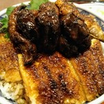 炭焼うな富士 - うなぎの上に肝が載っています