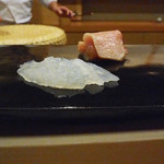 日本橋蛎殻町 すぎた - 【ツマミ】竹岡のかわはぎと氷見の鰤