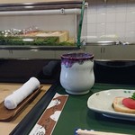 ランチには旬の炊き合わせの小鉢がつきます