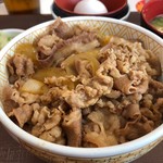 すき家 - 牛丼(並盛) 3点セット 500円。