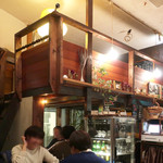 ニド・カフェ - この中二階が素敵〜♬