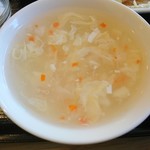 台湾料理 元祥 - 非常に薄味のスープ
            前回の味噌汁のほうが良かったなあ