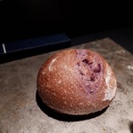 エクアトゥール - カシスのパン