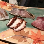 鮨 相澤 - 刺身盛り合わせ
            淡白な魚は少し寝かせた方が好きだからちょうどよかったかも