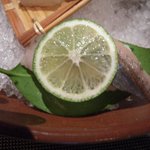 日本料理　雅 - さんまのお寿司　上にはすだち