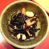 伊豆の旬 やんも 南青山店 - むつ幽庵焼 1365円 のひじきと大豆の煮物