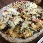 楽や - 手作りピザ 700円
      野菜タップリのお得なピザです❗️
      ピザに見えませんが、ピザです❗️
      具沢山❗️❗️