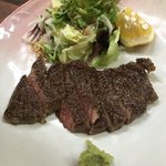 楽や - 極上佐賀牛網焼き 1300円
      繊維の入り方が素晴らしくて、メチャ柔らかい❗️
      いろんな牛肉を頂きましたが、柔さに関してここまでの均一さは無かった！
      美味しかった❗️