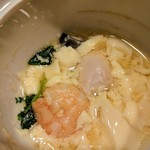 築地 おつぼ - 中には大きめの海老と鶏肉が！鶏もぷりぷり♡
食べかけでごめんなさい