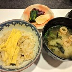 築地 おつぼ - 【季節の御飯】きのこ(しめじ 榎茸)ご飯　薄味でお上品
お味噌汁の美味しさは言うまでもないけど
お漬物のクオリティが半端ない！！