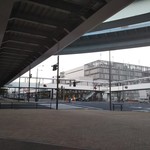 大和寿司 - 開場日の朝は大混乱だったこの交差点も、今は平和な朝7時です。