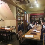 肉＆ワイン酒場 wai-wai - 店内、喫煙フリー