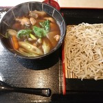 Remon - けんちん付けそば900円
                        ネギ以外は何も付かない
                        値段そのままで、炊き込みご飯など付くと嬉しい
                        或いはコーヒー付くとかでも