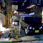 28&Vin - 看板の左脇を奥に進みます