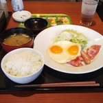 デニーズ - サニーサイドアップご飯味噌汁セット(646円)