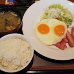 デニーズ - サニーサイドアップご飯味噌汁セット(646円)