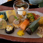月見里 - 前菜11種【さんま有馬煮、ミルク豆腐、サーモンの黄身寿司他】