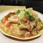 野嵯和 - セイコガニの蟹身と味噌の餡を甲羅に盛って焼いてあります。　その上には セイコガニの胴体の ほぐし身と 内子を合わせて揚げてトッピングされています。　　　　　　2018.12.01