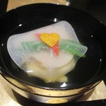 野嵯和 - 蒸しアワビ、源助大根、キビ餅、ほうれん草の椀。 遊び心のある ハート型にカットされた柚子が飾られたものも有りました。　　　　　　2018.12.01