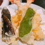 活魚 なべしま - 天ぷらは海老二尾、ピーマン、きす、イカ