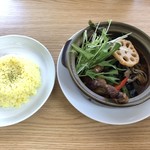 スープカレー＆ステーキ 傾奇 - ベジタブルカレー〜スパイシーハーブ〜5辛〜ご飯中(300g）〜チキンレッグトッピング