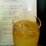 ロータスパレス 池袋東武SPICE店 - お冷のように出される蓮茶です。