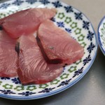 おかん - お通しのハマチ