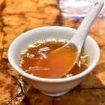 神田餃子屋 - 【元祖野菜餃子（並盛6個）＋半チャーハンセット@710円】スープ