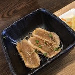 Nikudainingumitasumitasu - 小鉢は鶏のたたき、コレも美味しいの